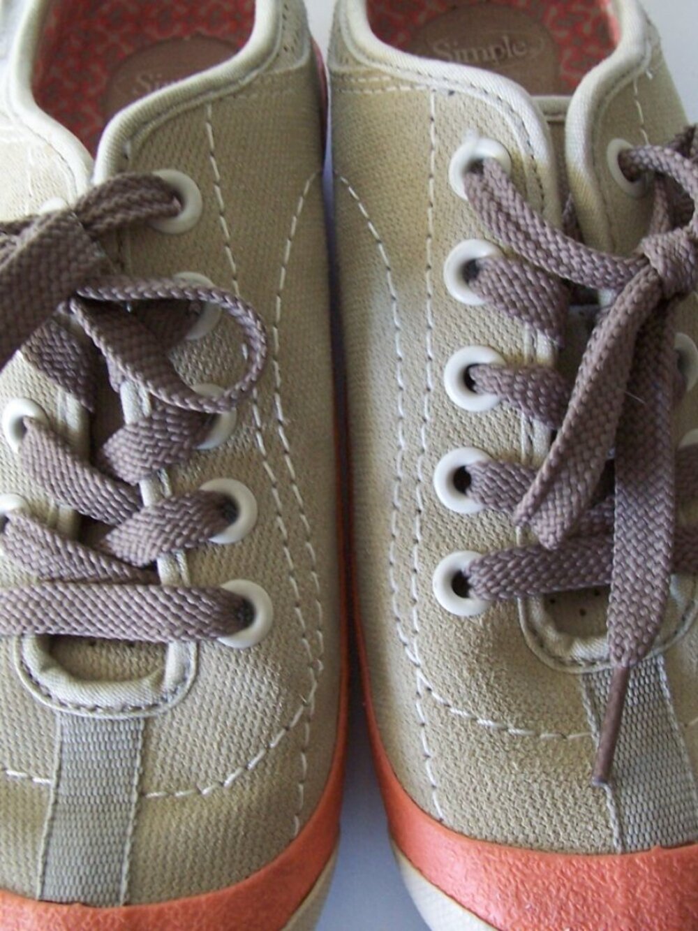 Simple Sneakers Women's Size 7 In Excellent Condition